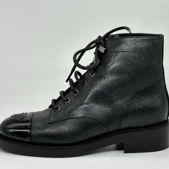 CHANEL 20A Iridescent Leather CC Cap Toe Lace Up Combat Ankle Booties Boots - Picture 1 of 16
